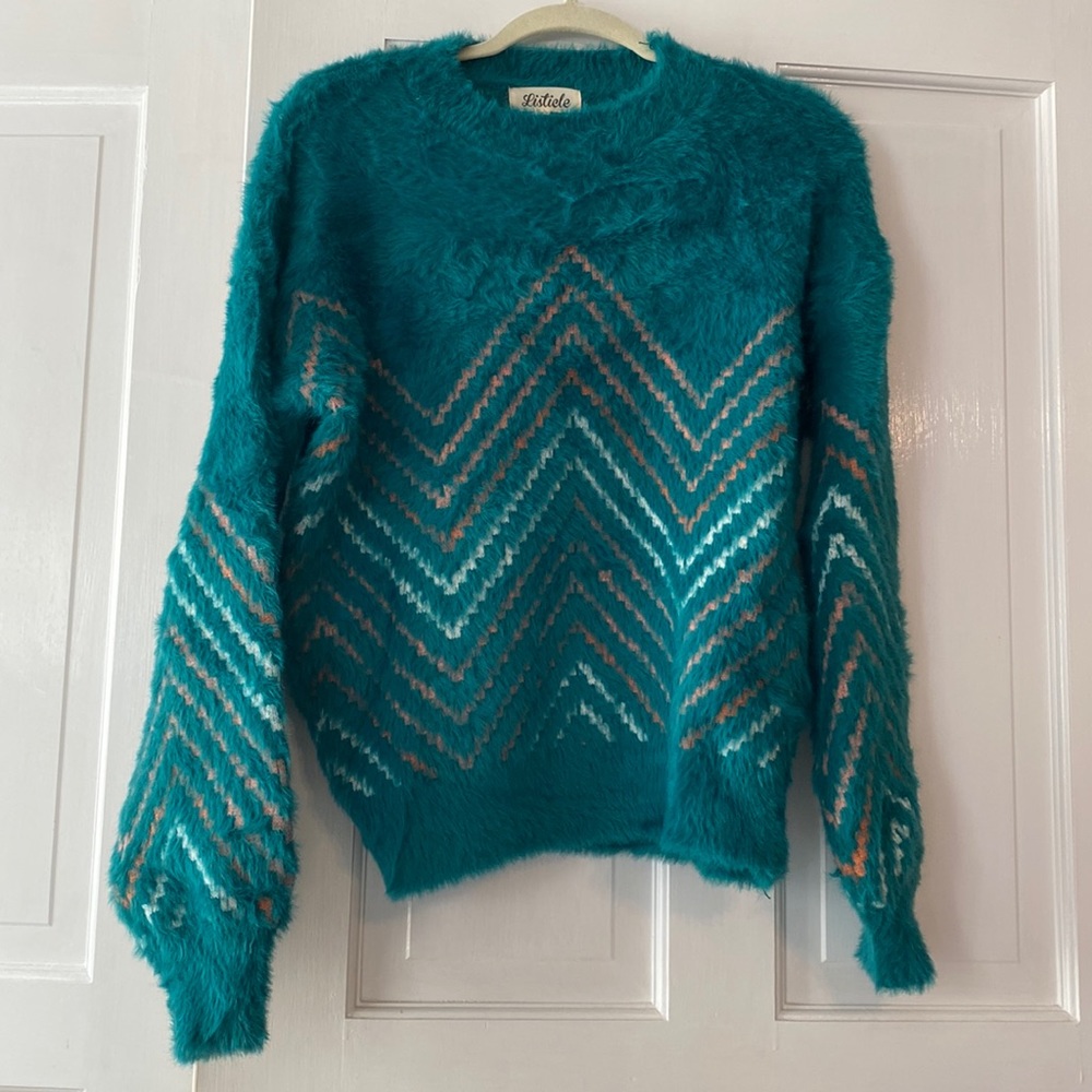 Blue/green sweater with fur